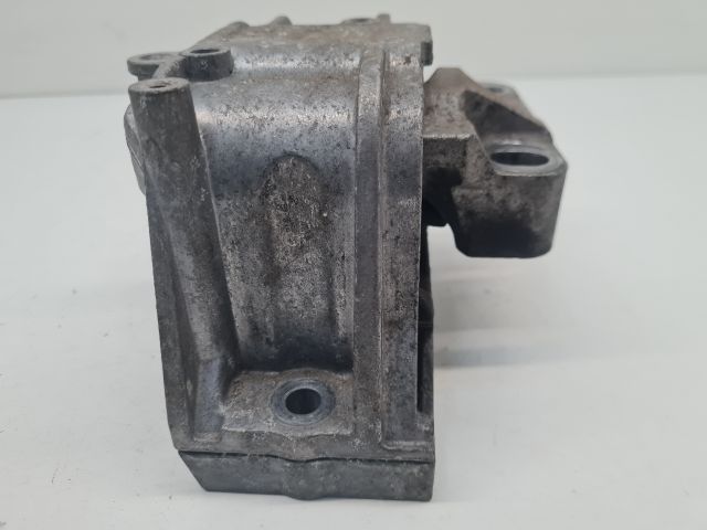 bontott VW GOLF VI Motor Tartó Bak (Fém)