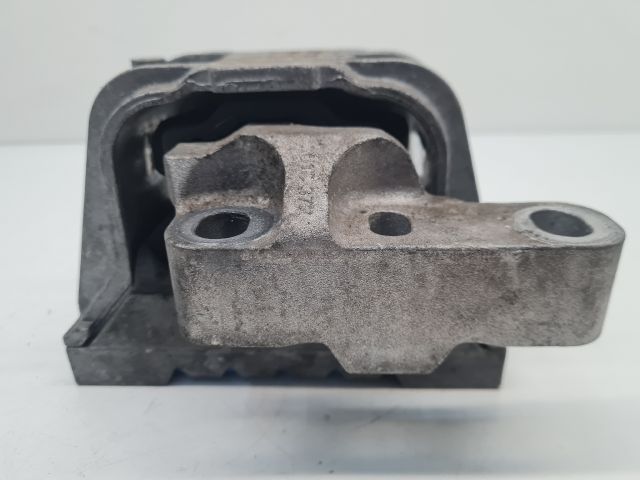 bontott VW GOLF VI Motor Tartó Bak (Fém)