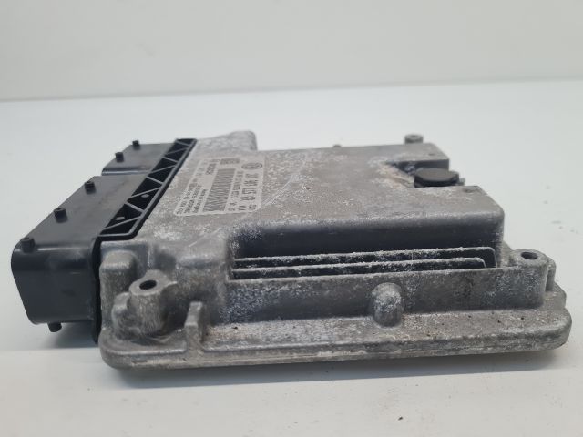 bontott VW GOLF VI Motorvezérlő