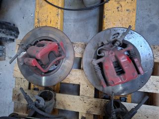 bontott VW GOLF VI Első Pár Fék Szett (Nyereg, Tárcsa, Betét)