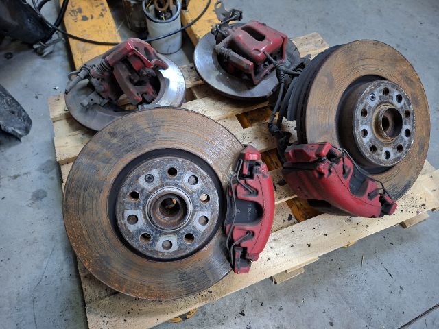 bontott VW GOLF VI Első Pár Fék Szett (Nyereg, Tárcsa, Betét)