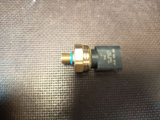 bontott VW GOLF VI Jeladó (Magában)