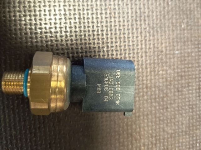 bontott VW GOLF VI Jeladó (Magában)