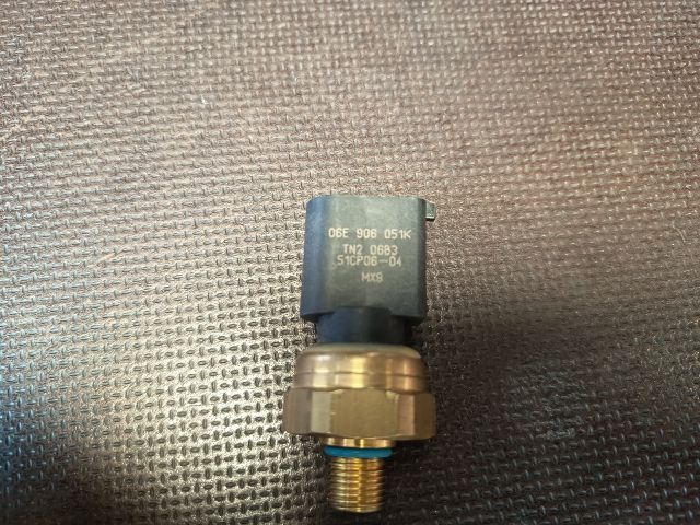 bontott VW GOLF VI Jeladó (Magában)