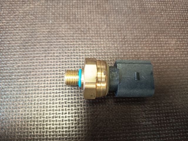 bontott VW GOLF VI Jeladó (Magában)