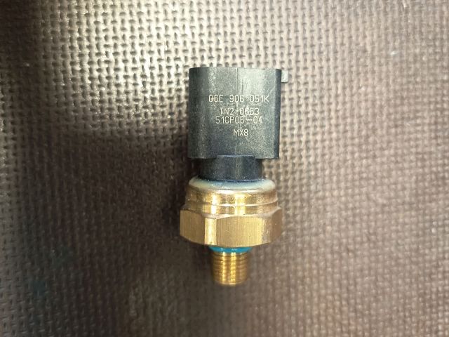 bontott VW GOLF VI Jeladó (Magában)