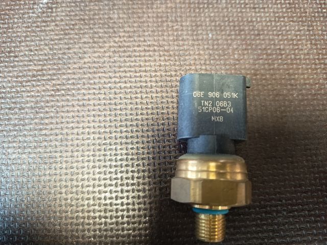 bontott VW GOLF VI Jeladó (Magában)