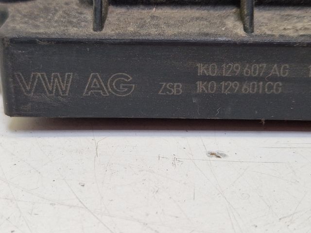 bontott VW GOLF VI Légszűrő Ház Fedél