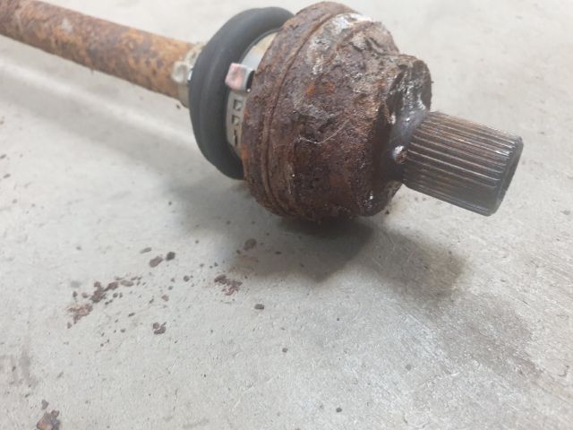 bontott VW GOLF VI Bal hátsó Féltengely