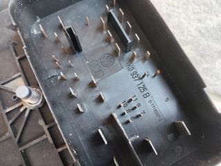 bontott VW GOLF VI Biztosítéktábla Motortér