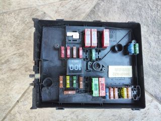 bontott VW GOLF VI Biztosítéktábla Motortér