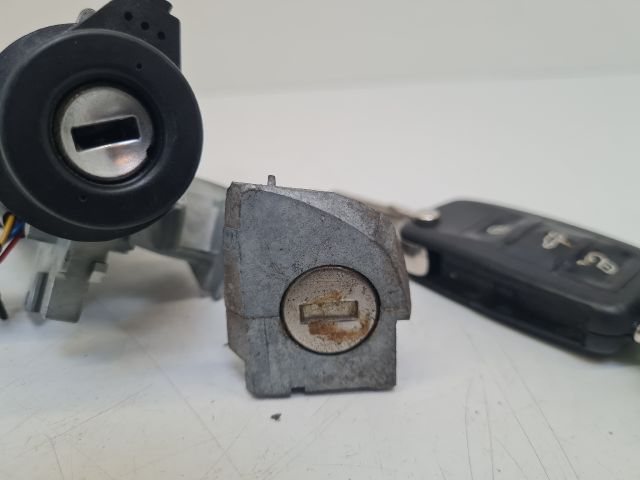 bontott VW GOLF VI Gyújtáskapcsoló Házzal