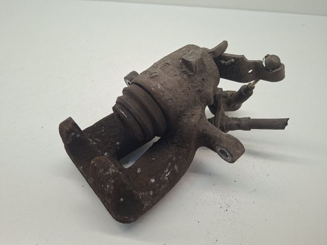 bontott VW GOLF VI Jobb hátsó Féknyereg Munkahengerrel