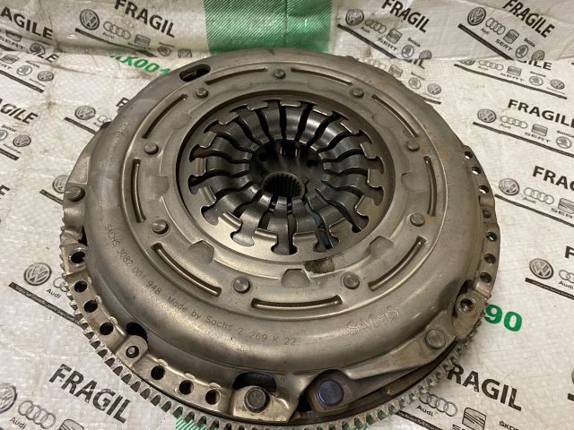 bontott VW GOLF VI Kuplung Szett Lendkerékkel