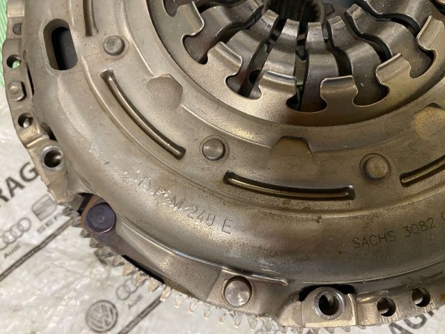 bontott VW GOLF VI Kuplung Szett Lendkerékkel