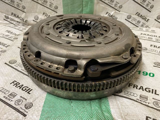 bontott VW GOLF VI Kuplung Szett Lendkerékkel