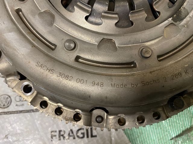 bontott VW GOLF VI Kuplung Szett Lendkerékkel