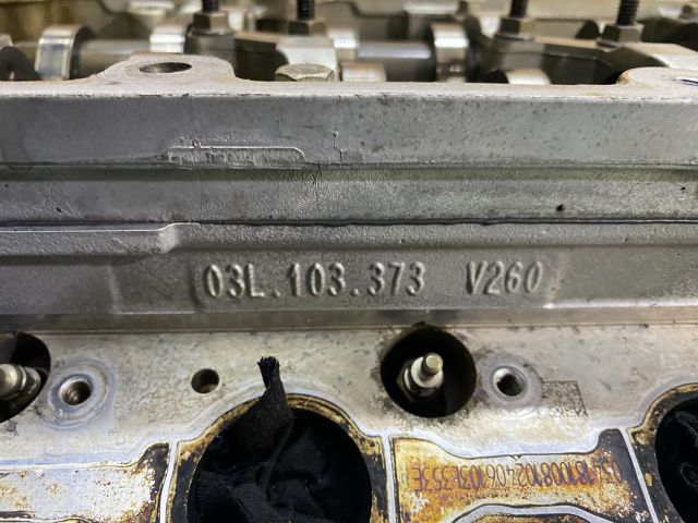 bontott VW GOLF VI Motor (Fűzött blokk hengerfejjel)