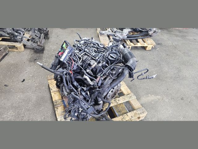 bontott VW GOLF VI Motor (Fűzött blokk hengerfejjel)