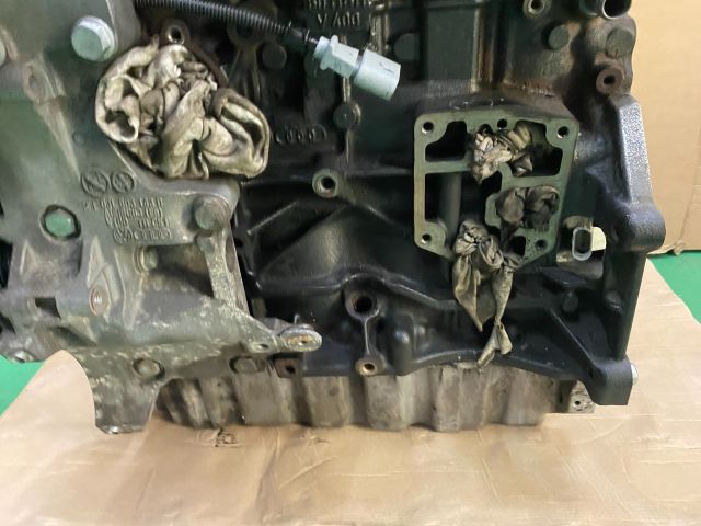 bontott VW GOLF VI Motor (Fűzött blokk hengerfejjel)