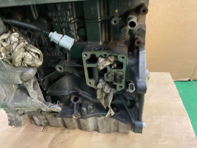 bontott VW GOLF VI Motor (Fűzött blokk hengerfejjel)