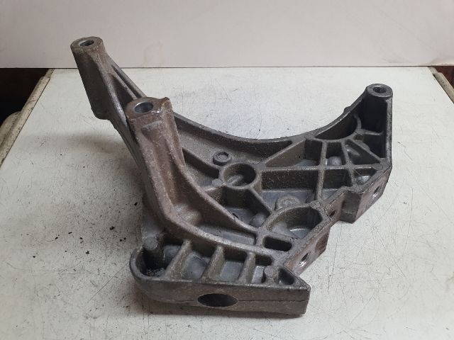 bontott VW GOLF VI Motor Tartó Bak (Fém)