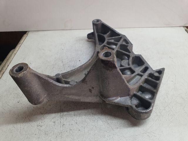 bontott VW GOLF VI Motor Tartó Bak (Fém)