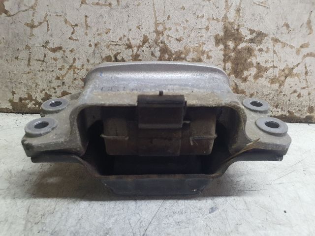 bontott VW GOLF VI Motor Tartó Bak (Fém)