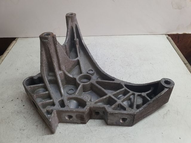 bontott VW GOLF VI Motor Tartó Bak (Fém)