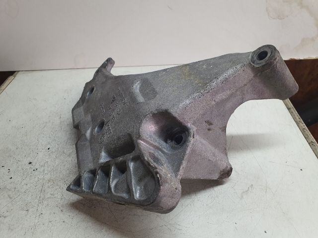 bontott VW GOLF VI Motor Tartó Bak (Fém)