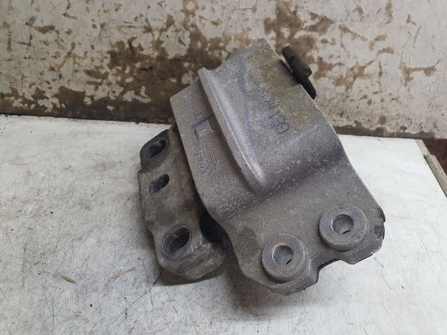 bontott VW GOLF VI Motor Tartó Bak (Fém)