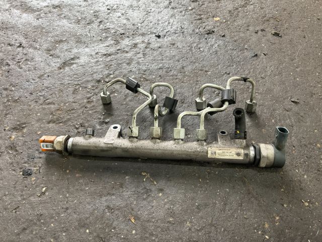 bontott VW GOLF VI Porlasztó Sor / Híd