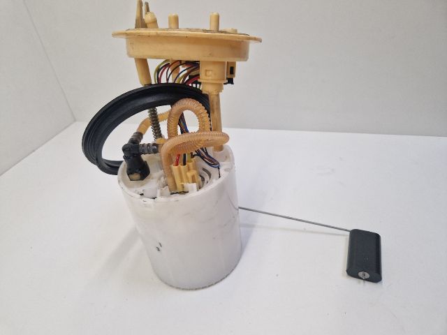 bontott VW GOLF VI Üzemanyag Szivattyú