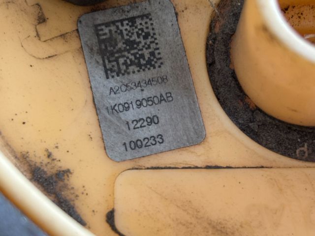 bontott VW GOLF VI Üzemanyag Szivattyú