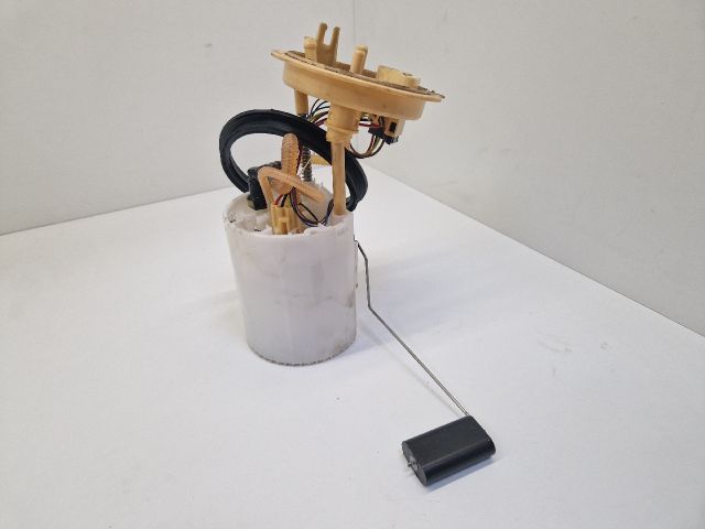 bontott VW GOLF VI Üzemanyag Szivattyú