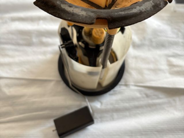 bontott VW GOLF VI Üzemanyag Szivattyú