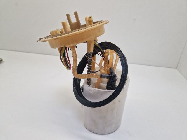 bontott VW GOLF VI Üzemanyag Szivattyú