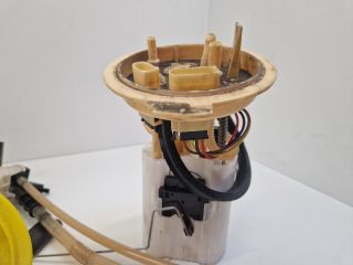 bontott VW GOLF VI Üzemanyag Szivattyú