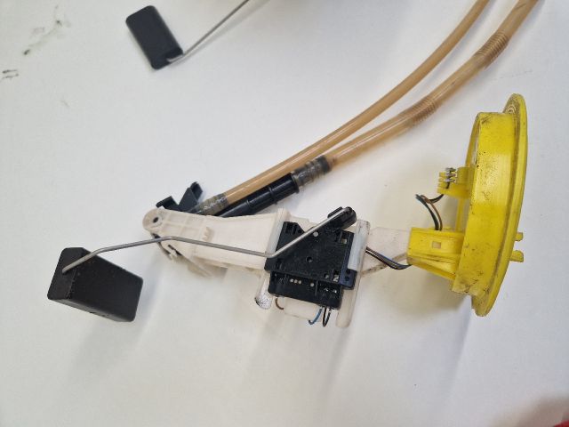 bontott VW GOLF VI Üzemanyag Szivattyú