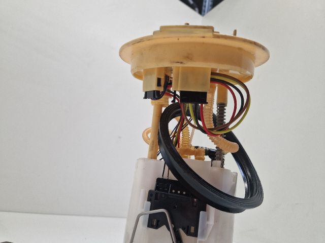 bontott VW GOLF VI Üzemanyag Szivattyú