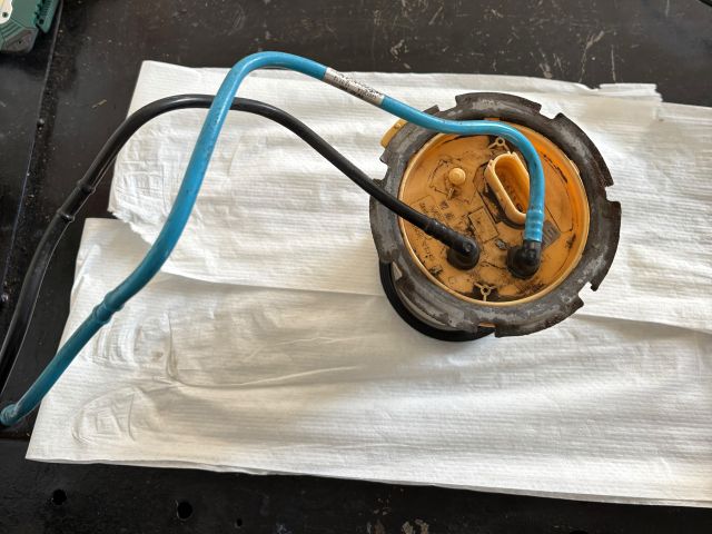 bontott VW GOLF VI Üzemanyag Szivattyú