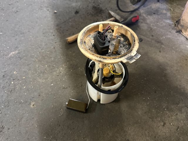 bontott VW GOLF VI Üzemanyag Szivattyú