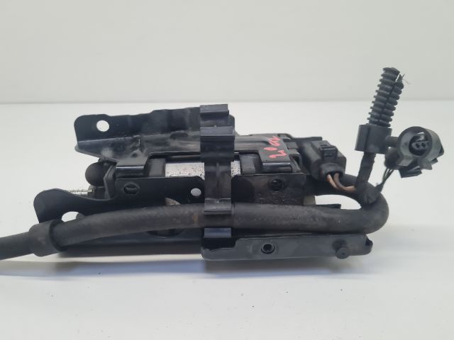 bontott VW GOLF VI Üzemanyag Szivattyú