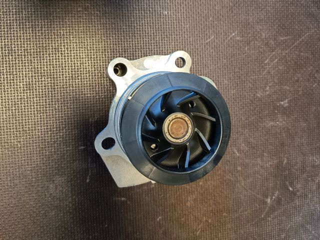 bontott VW GOLF VI Vízpumpa