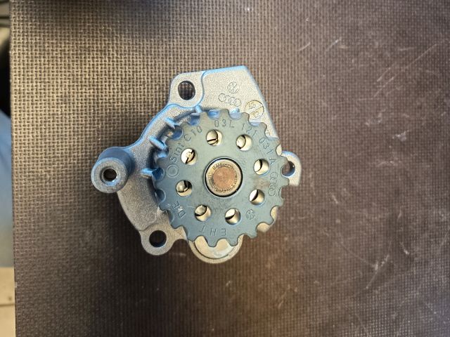 bontott VW GOLF VI Vízpumpa