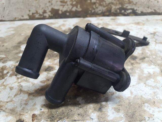 bontott VW GOLF VI Vízpumpa