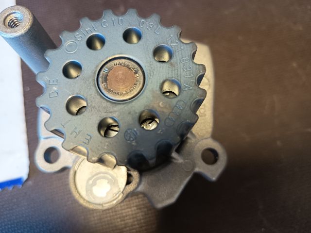 bontott VW GOLF VI Vízpumpa