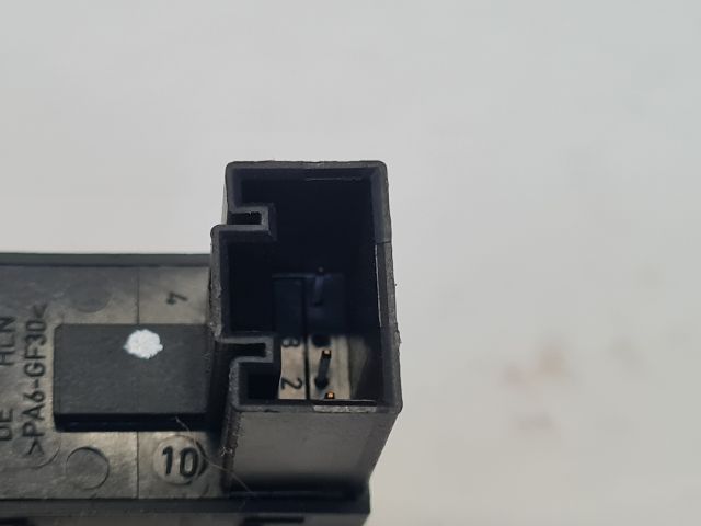 bontott VW GOLF VI Ablakemelő Kapcsoló (Pozíciófüggetlen)