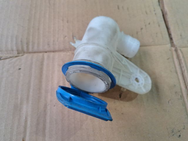 bontott VW GOLF VI Ablakmosótartály Betöltő