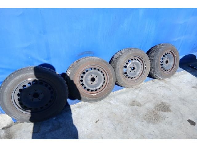 bontott VW GOLF VI Acélfelni Szett Gumival